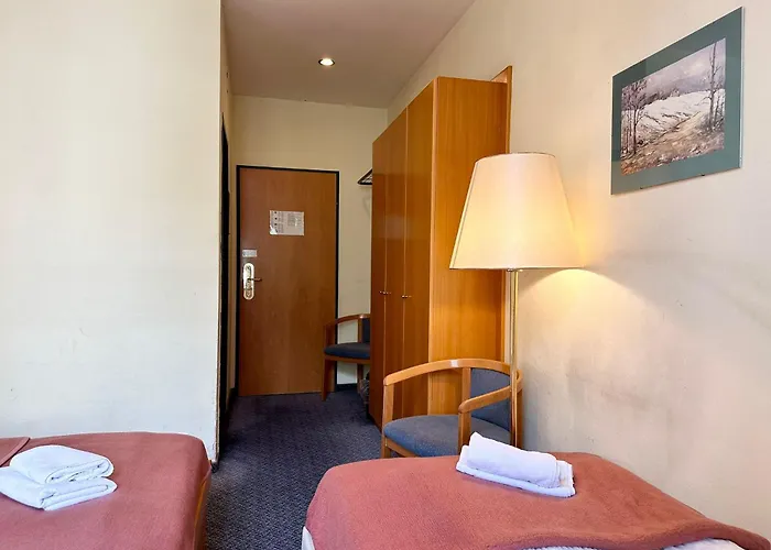 Hotel Very Apartments, 5 Min To Center, No Reception